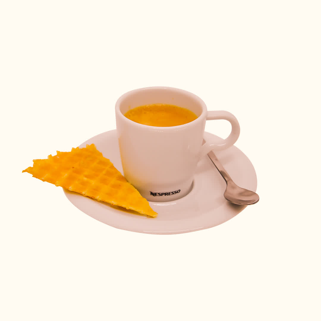 Café e gelato servidos na loja da Gelateria Moderna