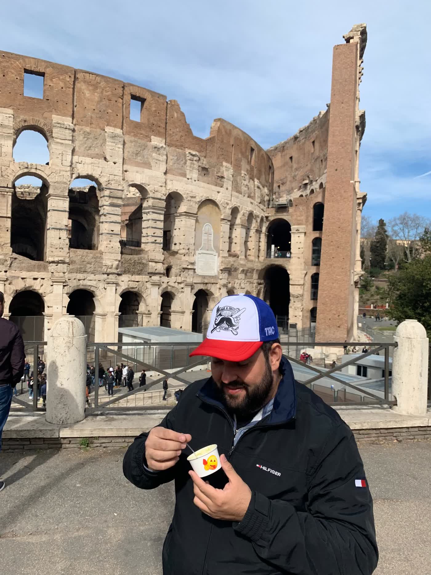 Roma · Gelato em frente ao Coliseu